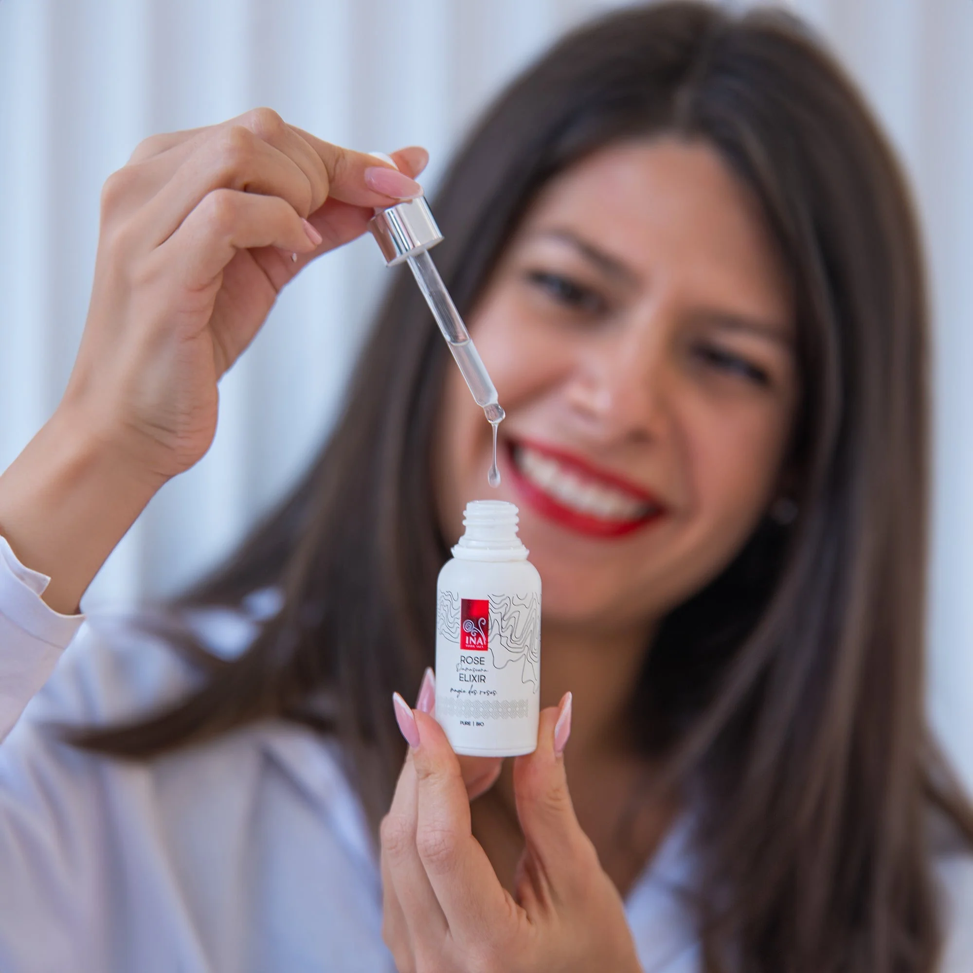 Intensywne serum przeciwstarzeniowe do twarzy z organicznym olejkiem różanym – Rose Elixir - Image 3